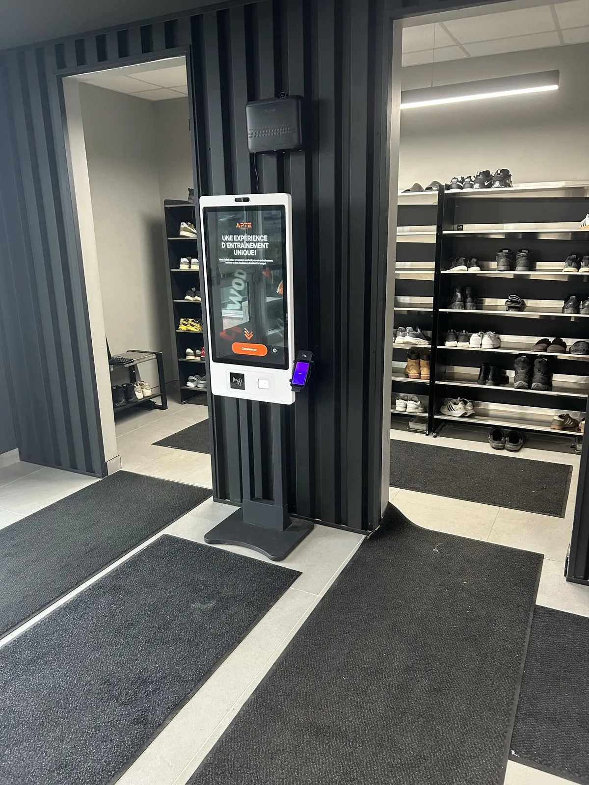Gym Intelligent Carbonia self-service kiosk in a gym
